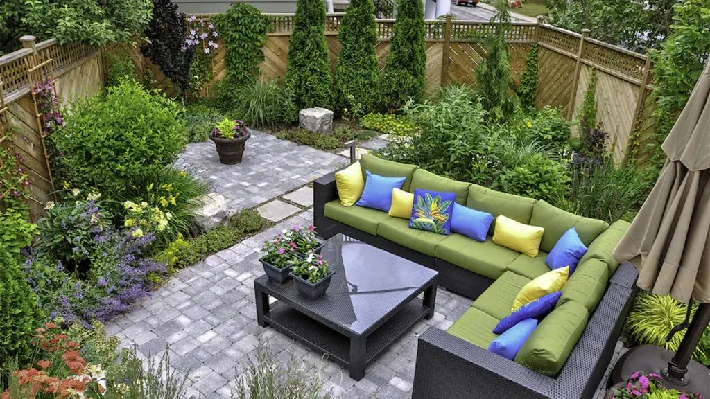 Backyard Cheap Patio Paver Ideas  (1)